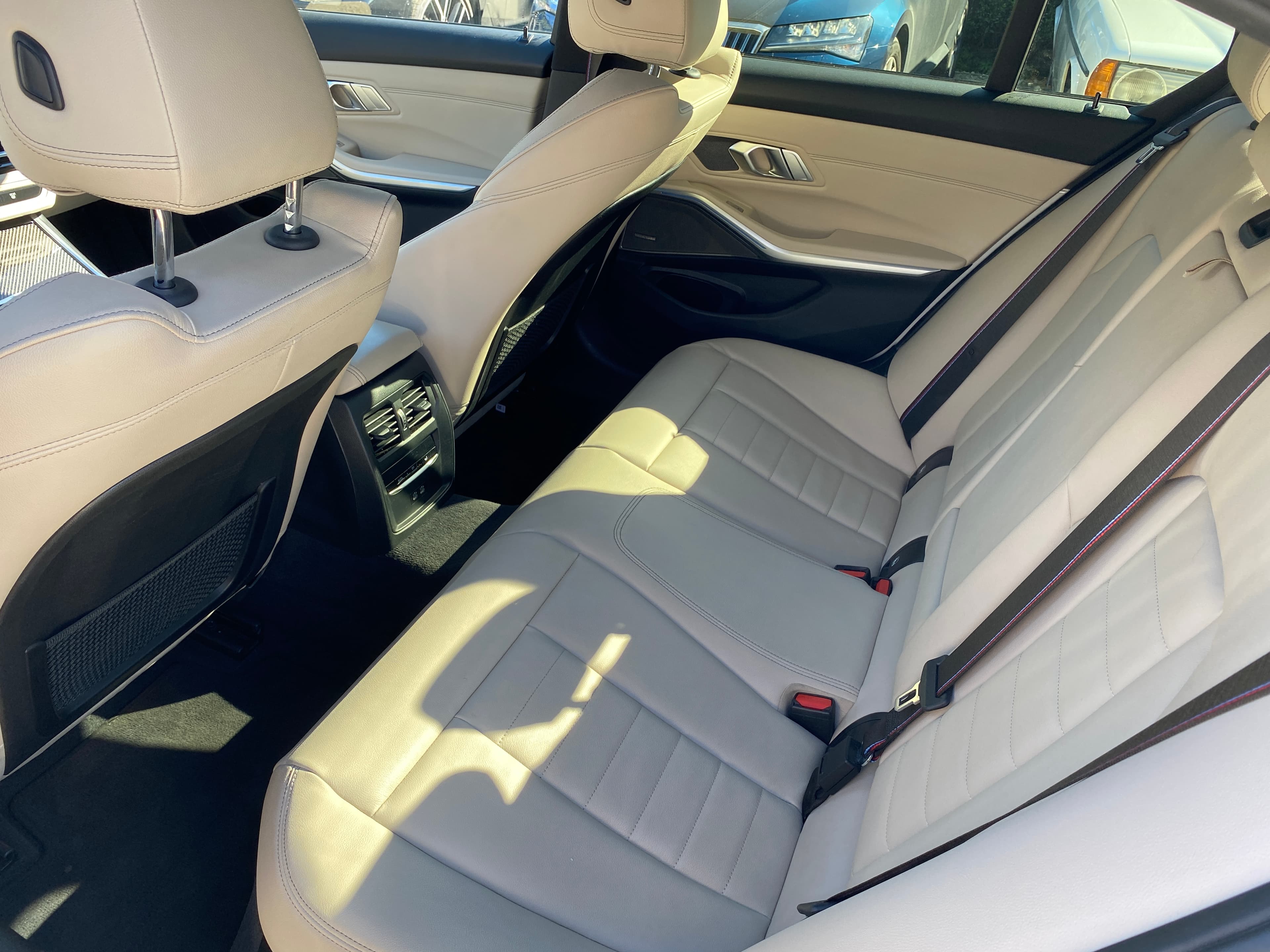 BMW 330e Limousine M-Packet - 2. kép