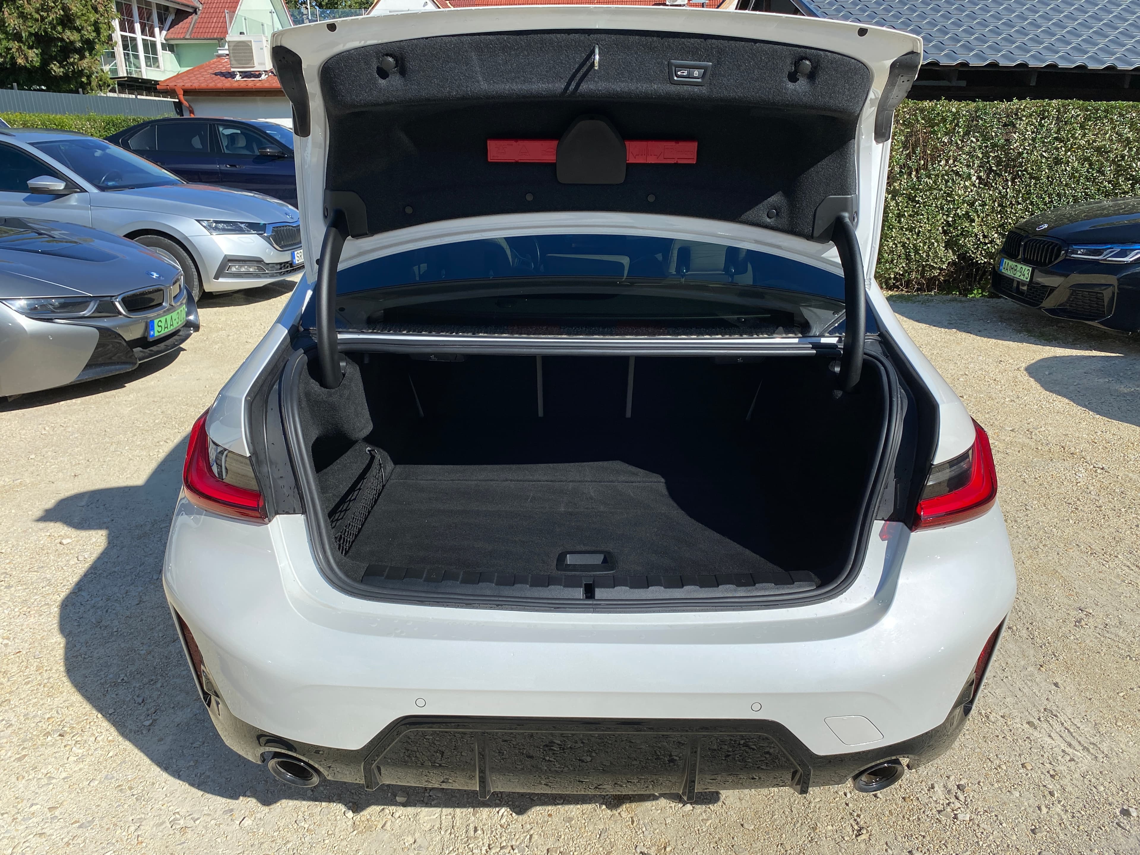 BMW 330e Limousine M-Packet - 3. kép